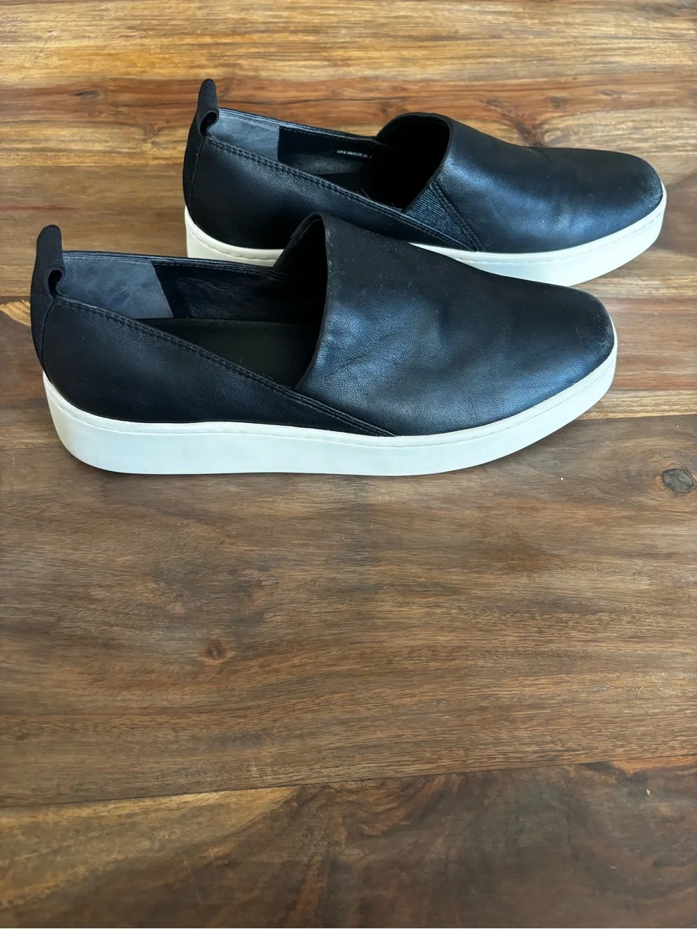 Vince’s Saxon-2 Black Leather Slip On Sneakers Size 6.5
